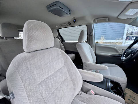 2015 Toyota Sienna LE 8-Passenger