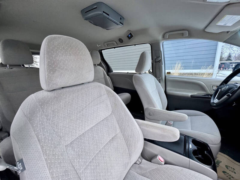 2015 Toyota Sienna LE 8-Passenger