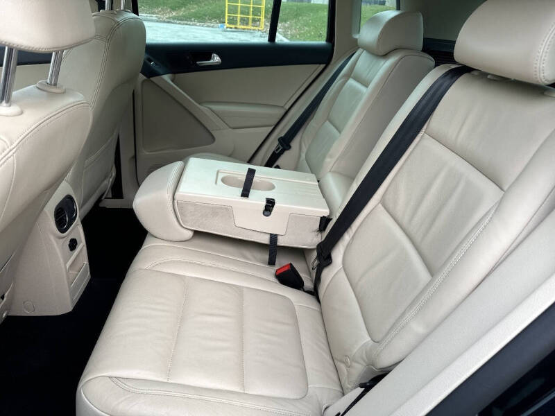 2011 Volkswagen Tiguan SEL 4Motion