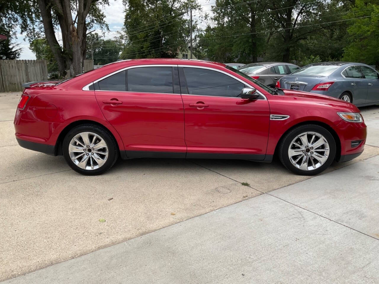 2012 Ford Taurus for sale at Auto Connection in Waterloo, IA