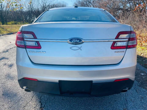 2018 Ford Taurus SE