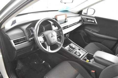 2024 Mitsubishi Outlander ES