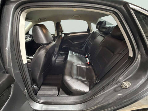 2015 Volkswagen Passat 1.8T SE