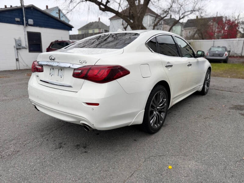 2015 Infiniti Q70 3.7