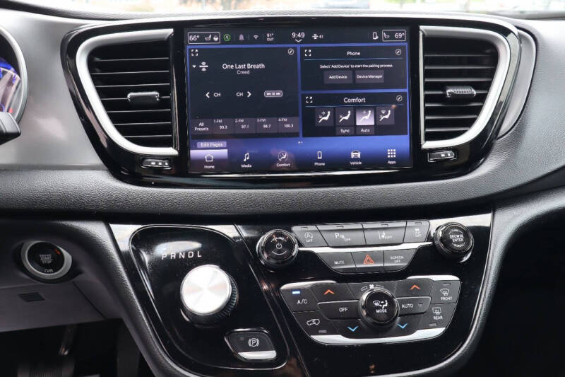 2025 Chrysler Pacifica Select