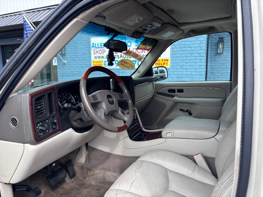 2005 Cadillac Escalade for sale at Michael Johnson @ Allens Auto Sales Hopkinsville in Hopkinsville, KY