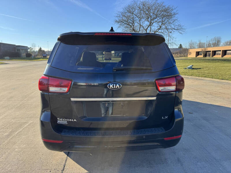 2016 Kia Sedona LX