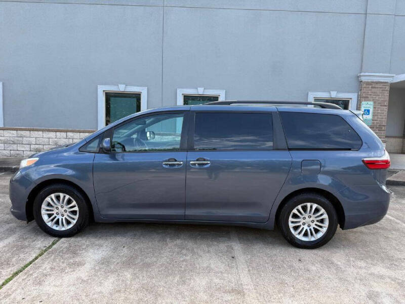 2017 Toyota Sienna XLE 8-Passenger