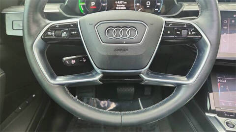 2022 Audi e-tron quattro Premium Plus