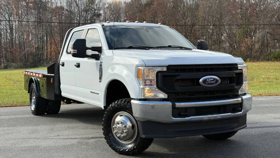 2022 Ford F-350 Super Duty Chassis Cab XL's photo