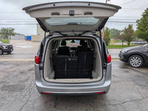 2017 Chrysler Pacifica Touring-L
