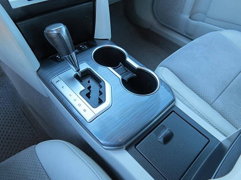 2014 Toyota Camry Hybrid XLE