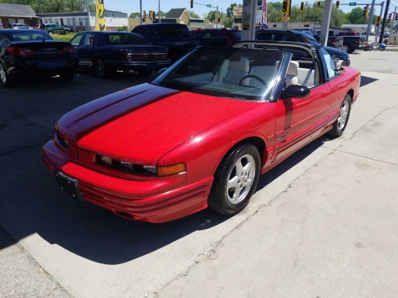 1994 Oldsmobile Cutlass Supreme for sale at SpringField Select Autos in Springfield IL