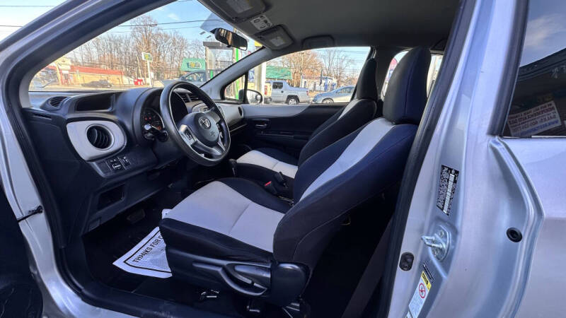 2012 Toyota Yaris 3-Door LE