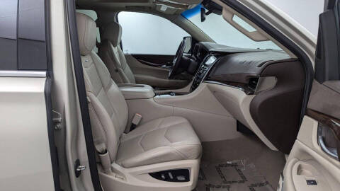 2016 Cadillac Escalade Luxury Collection