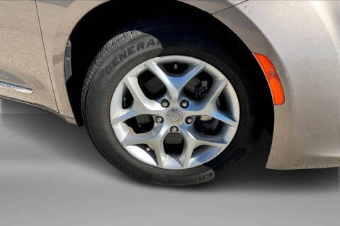 2017 Chrysler Pacifica Touring-L