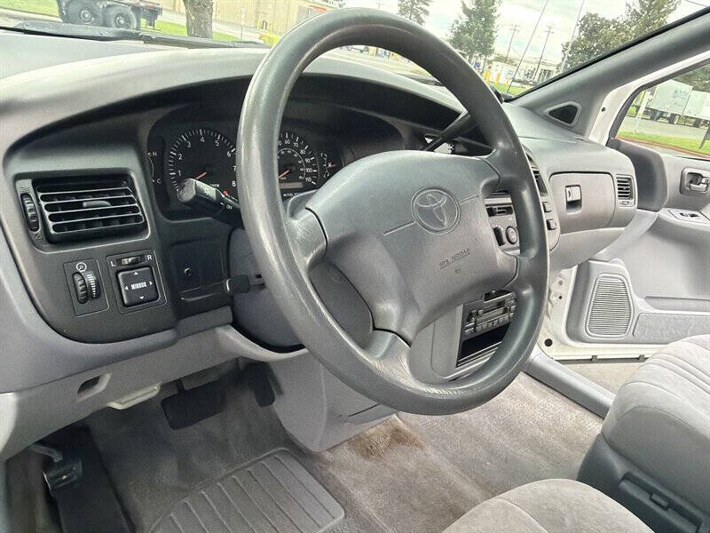 1998 Toyota Sienna LE