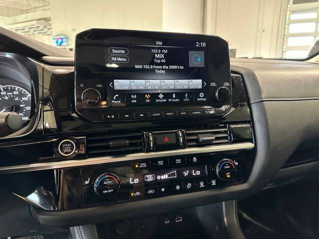 2024 Nissan Pathfinder SL