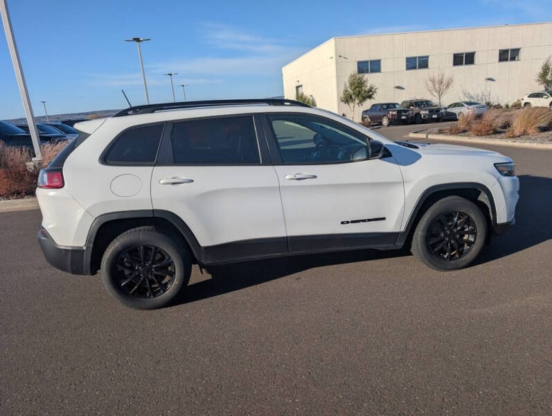 2023 Jeep Cherokee Altitude Lux