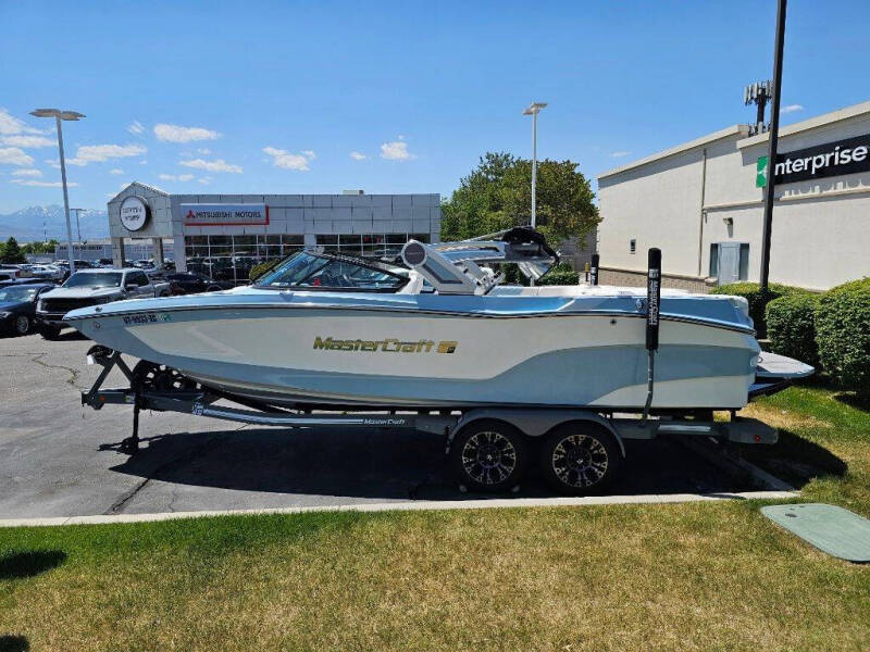 2022 MasterCraft XT24