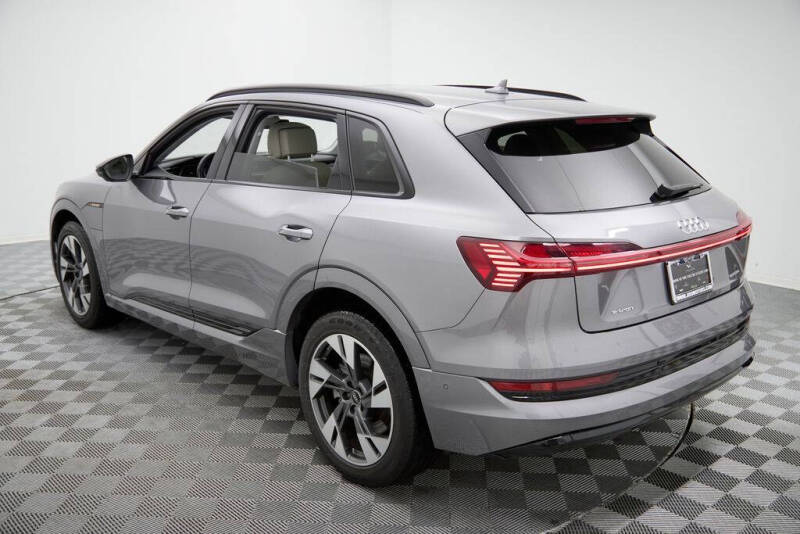 2022 Audi e-tron quattro Premium