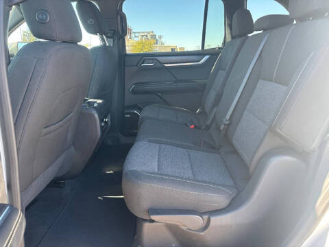 2025 GMC Acadia Elevation