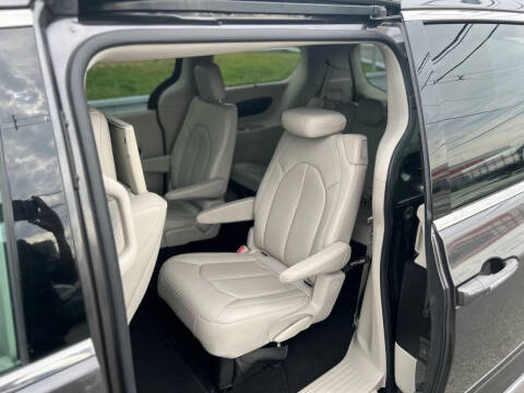 2017 Chrysler Pacifica Touring-L Plus