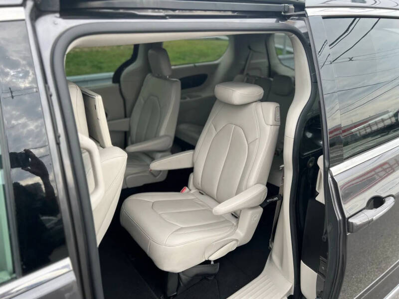 2017 Chrysler Pacifica Touring-L Plus