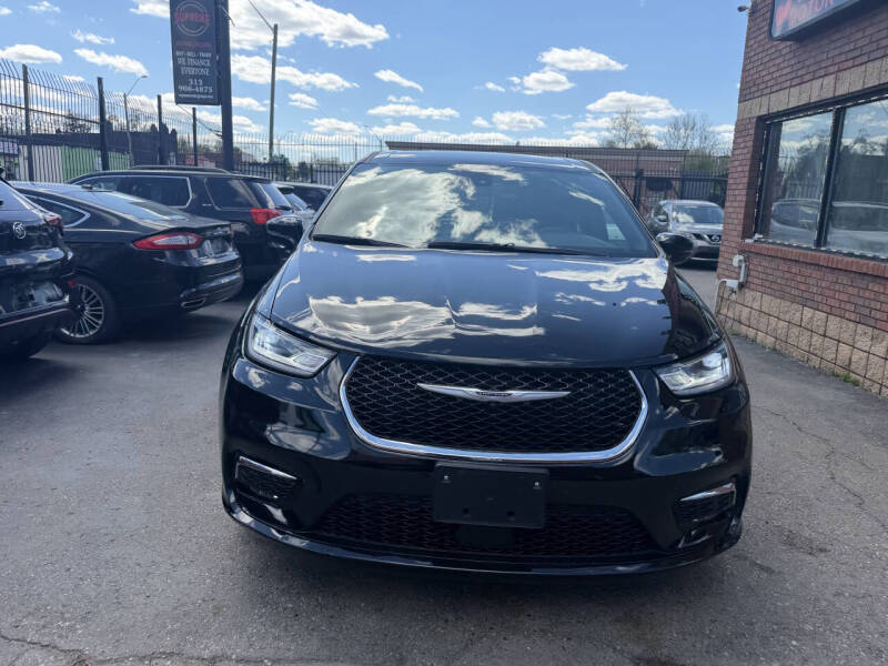 2025 Chrysler Pacifica Select