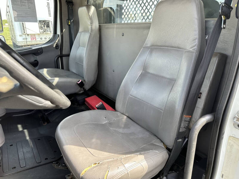 2012 Freightliner M2 106