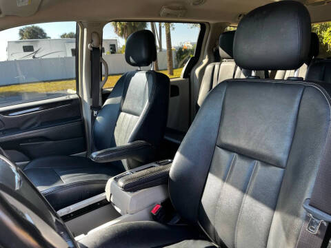 2016 Chrysler Town and Country Touring