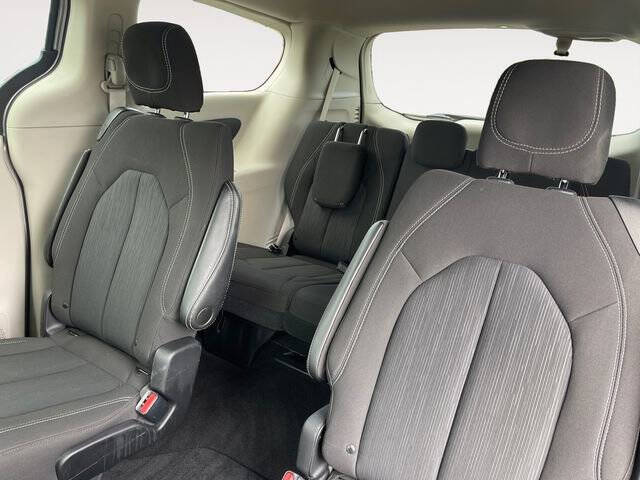 2021 Chrysler Voyager LX