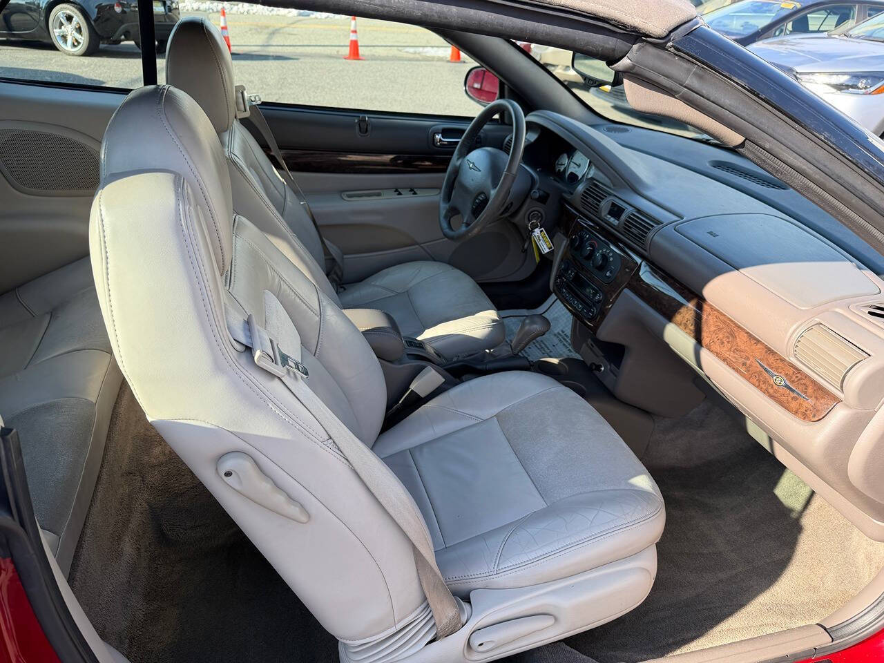 2004 Chrysler Sebring 18