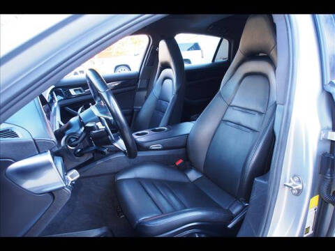 2018 Porsche Panamera 4