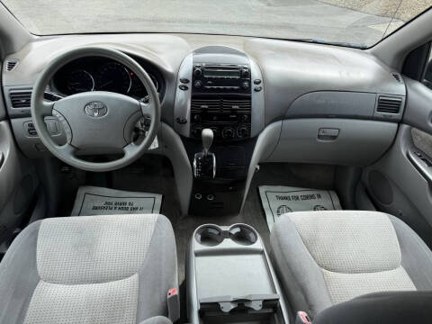 2006 Toyota Sienna CE 8 Passenger
