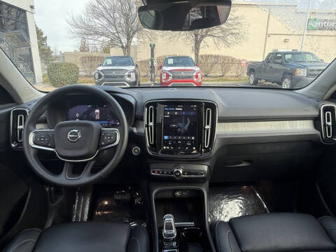 2025 Volvo XC40 B5 Plus Bright Theme