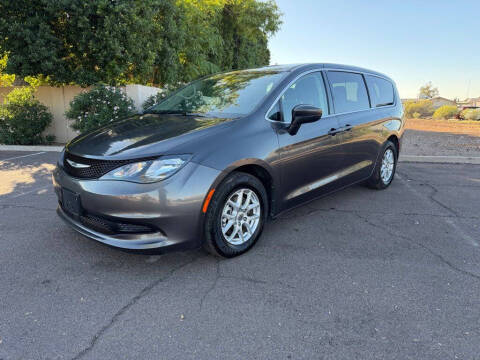 2023 Chrysler Voyager LX