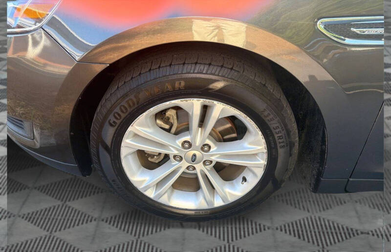 2018 Ford Taurus SE