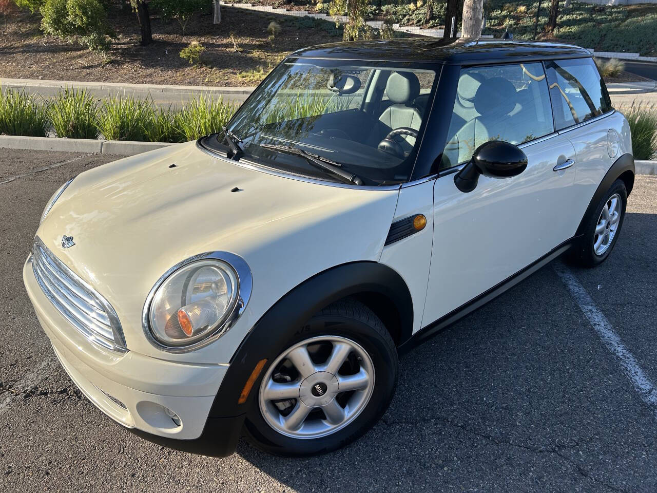 Off white 2010 MINI Cooper Base Base 2dr Hatchback 1