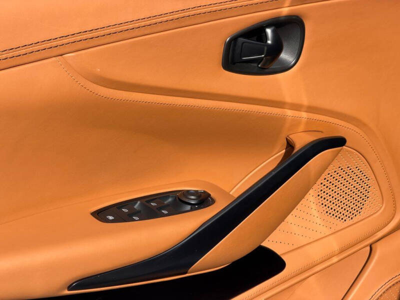 2023 Aston Martin DBX 707