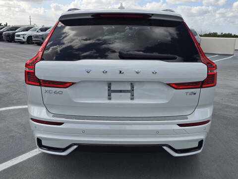 2025 Volvo XC60 T8 Plus Dark Theme