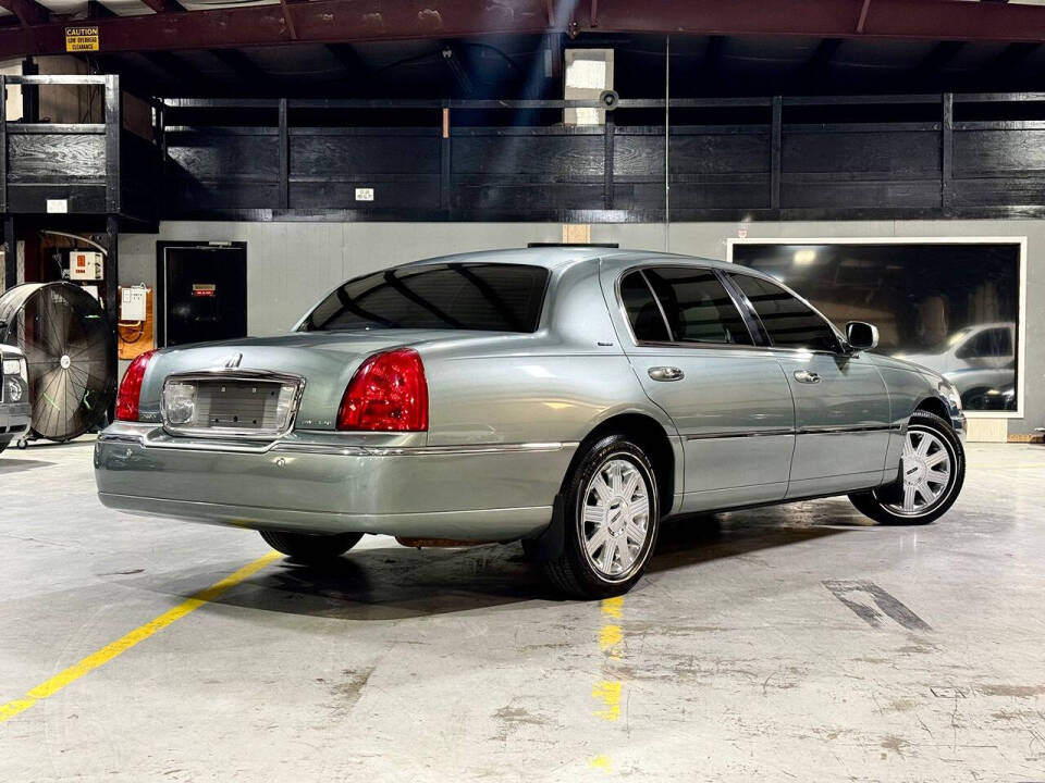 2004 Lincoln Town Car for sale at Carnival Car Company in Victoria, TX