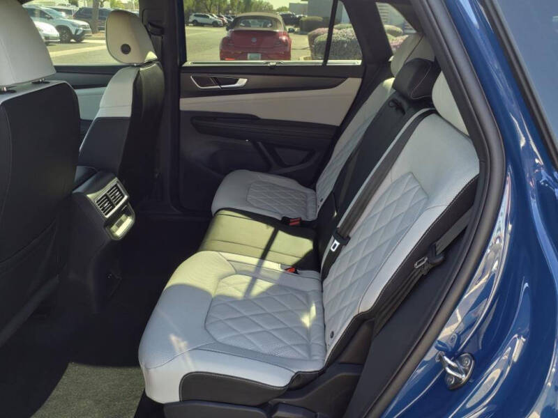 2025 Volkswagen Atlas Cross Sport SEL Premium R-Line 4Motion