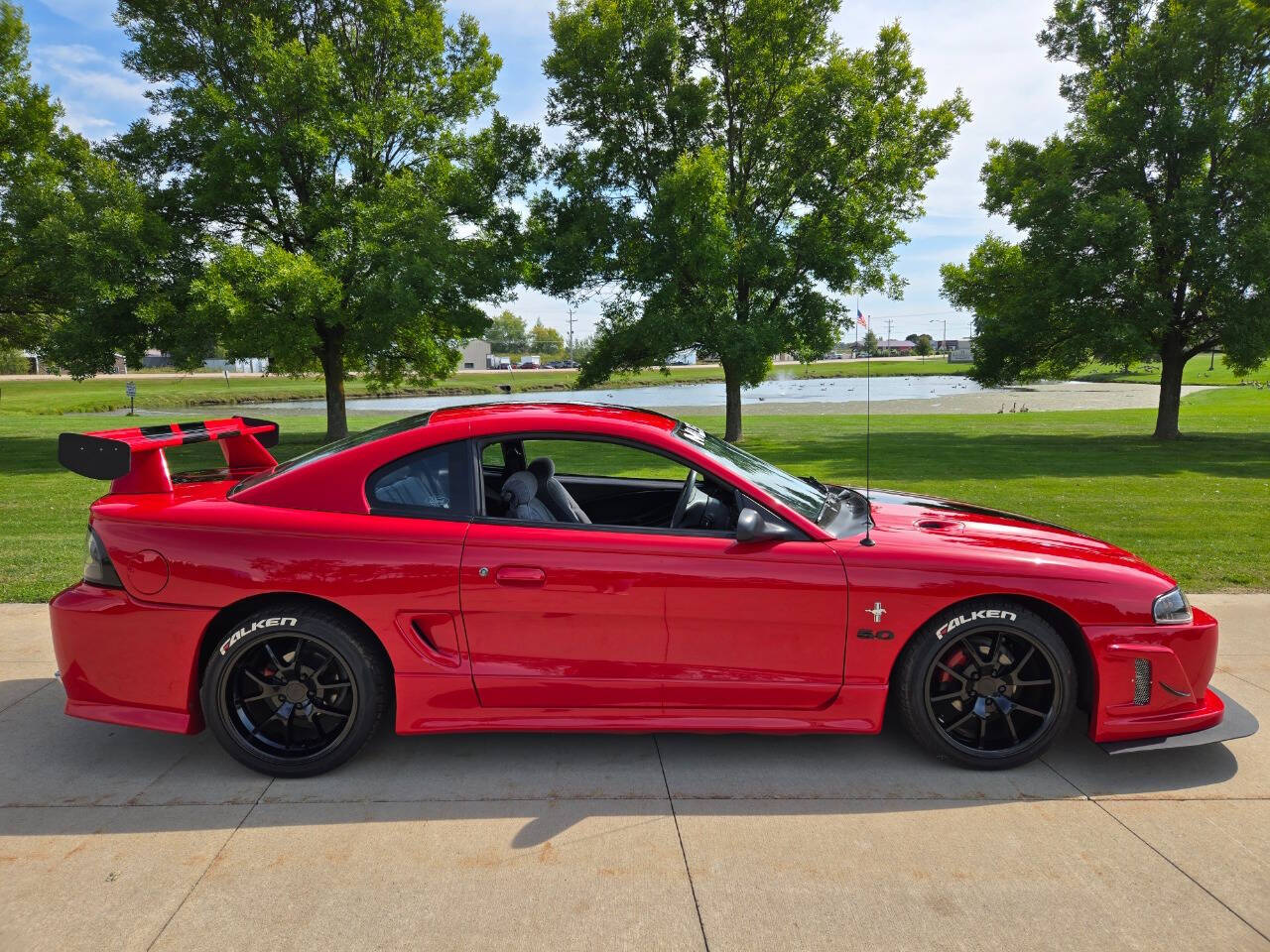 1995 Ford Mustang 17