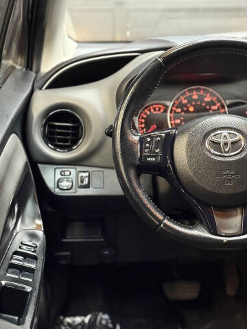 2015 Toyota Yaris 5-Door SE
