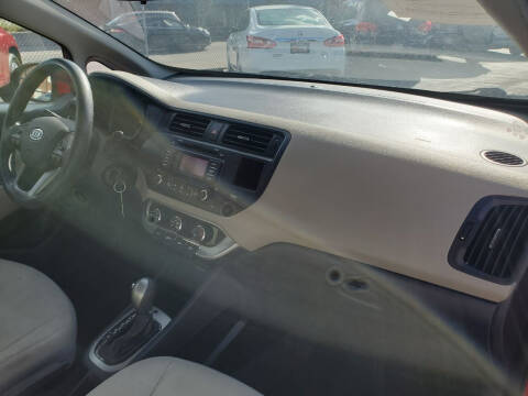 2012 Kia Rio 5-Door LX