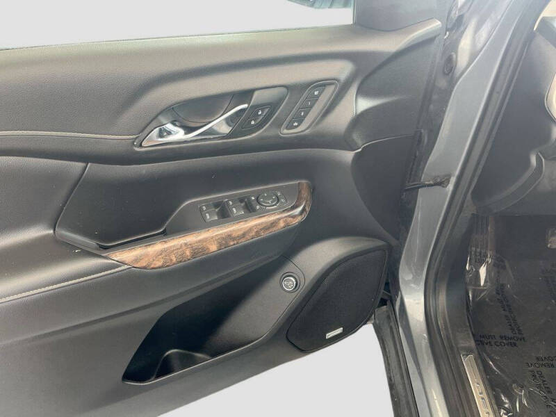 2022 GMC Acadia Denali