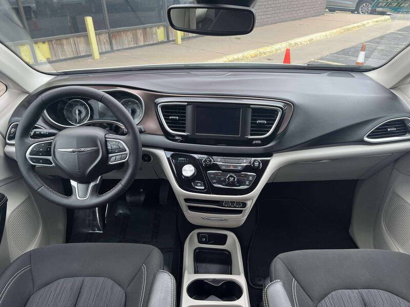 2024 Chrysler Voyager LX