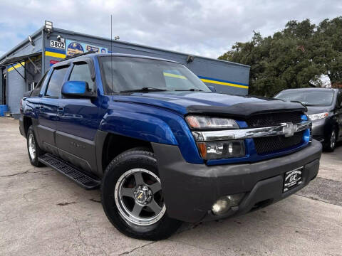 2003 Chevrolet Avalanche for sale at Universal Auto Center in Houston TX