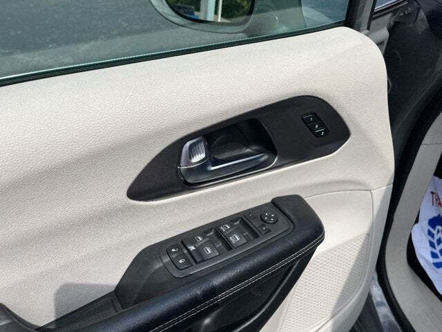 2022 Chrysler Pacifica 35